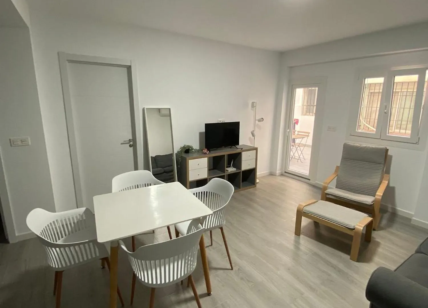 3 Rooms Con Terraza Junto A Monte Victoria contacts